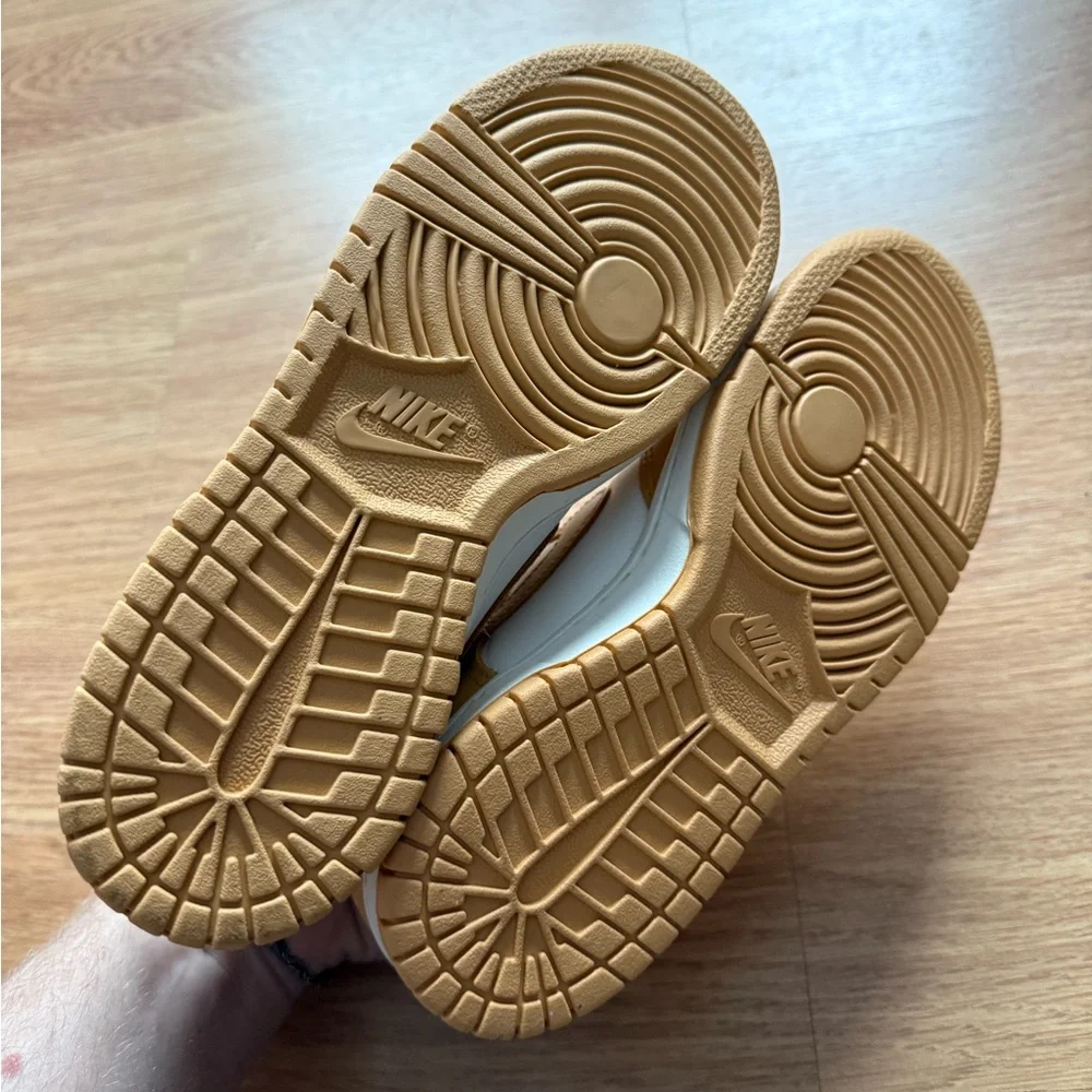 Nike Boys Dunks - Picture 8 of 9